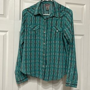Wrangler women’s button long sleeve size medium